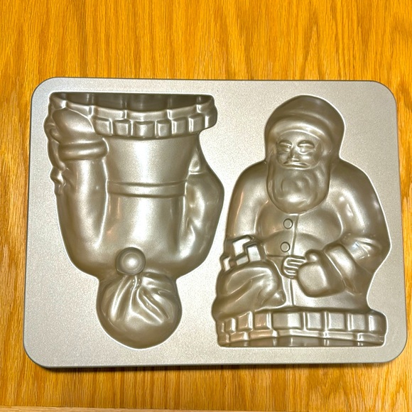 Nordic Ware Vintage Santa Claus Cake Pan 10 Cups 2.4 Liter Christmas Mold 3D - Picture 2 of 4